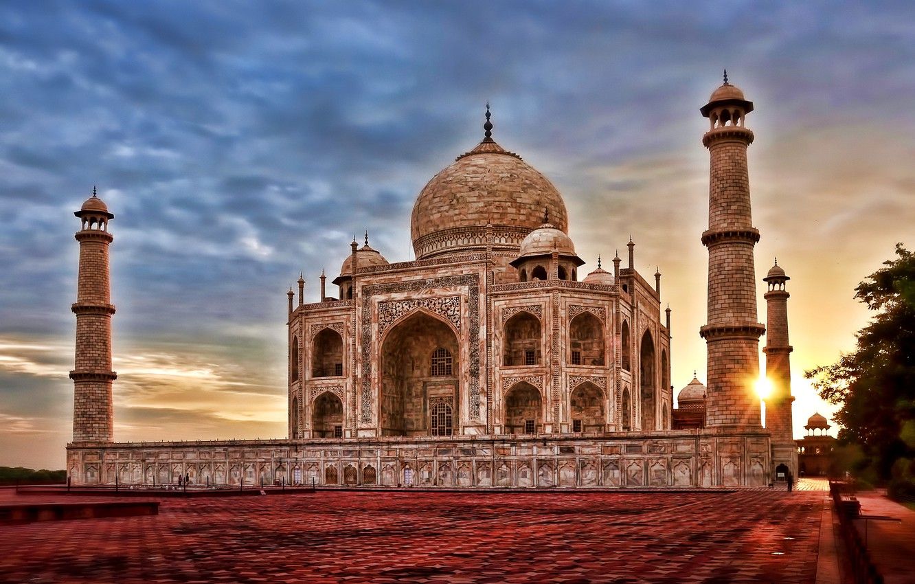 Taj mahal in sunrise - Luxury India Tours by TajCalling